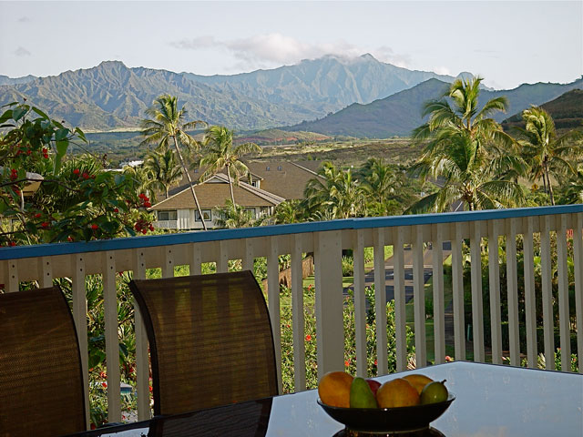 Patio area, enjoy your meal with the mountian background