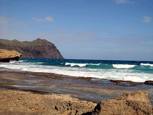 Hiking to Kawailoa Bay and the lithified sand dune bluff of Makawehi Point. 