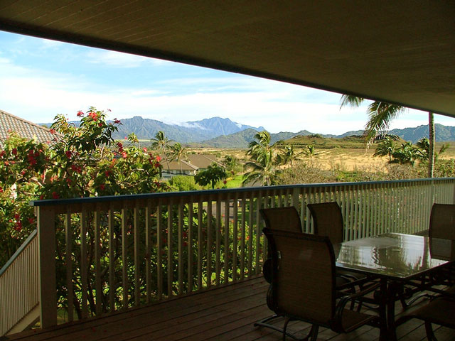 Patio area, enjoy your meal with the mountian background